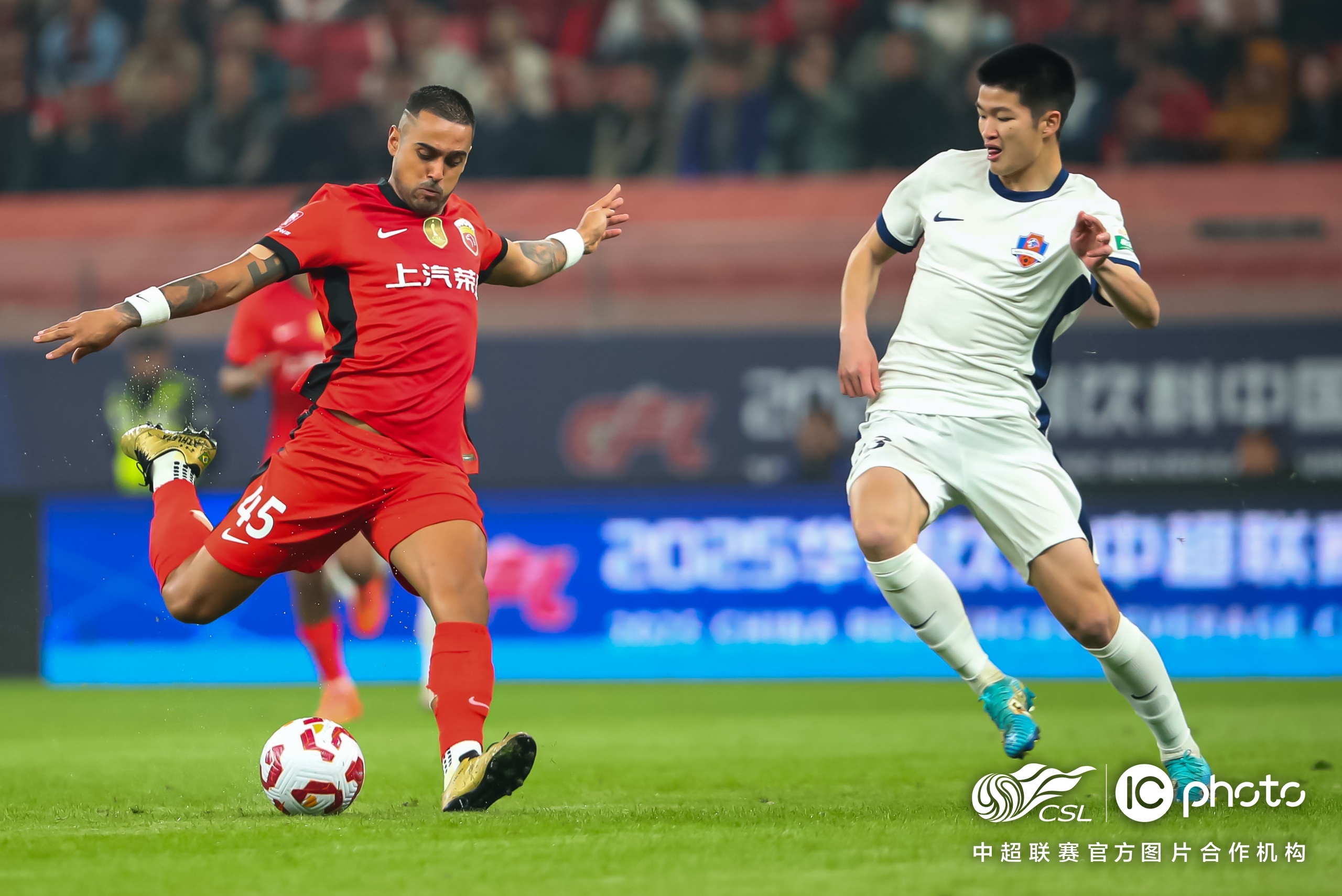 爱游戏-赛地聚焦——德甲国际比赛日热度飙升，武汉三镇更衣室发声，震撼外界，训练强度明显提升的简单介绍