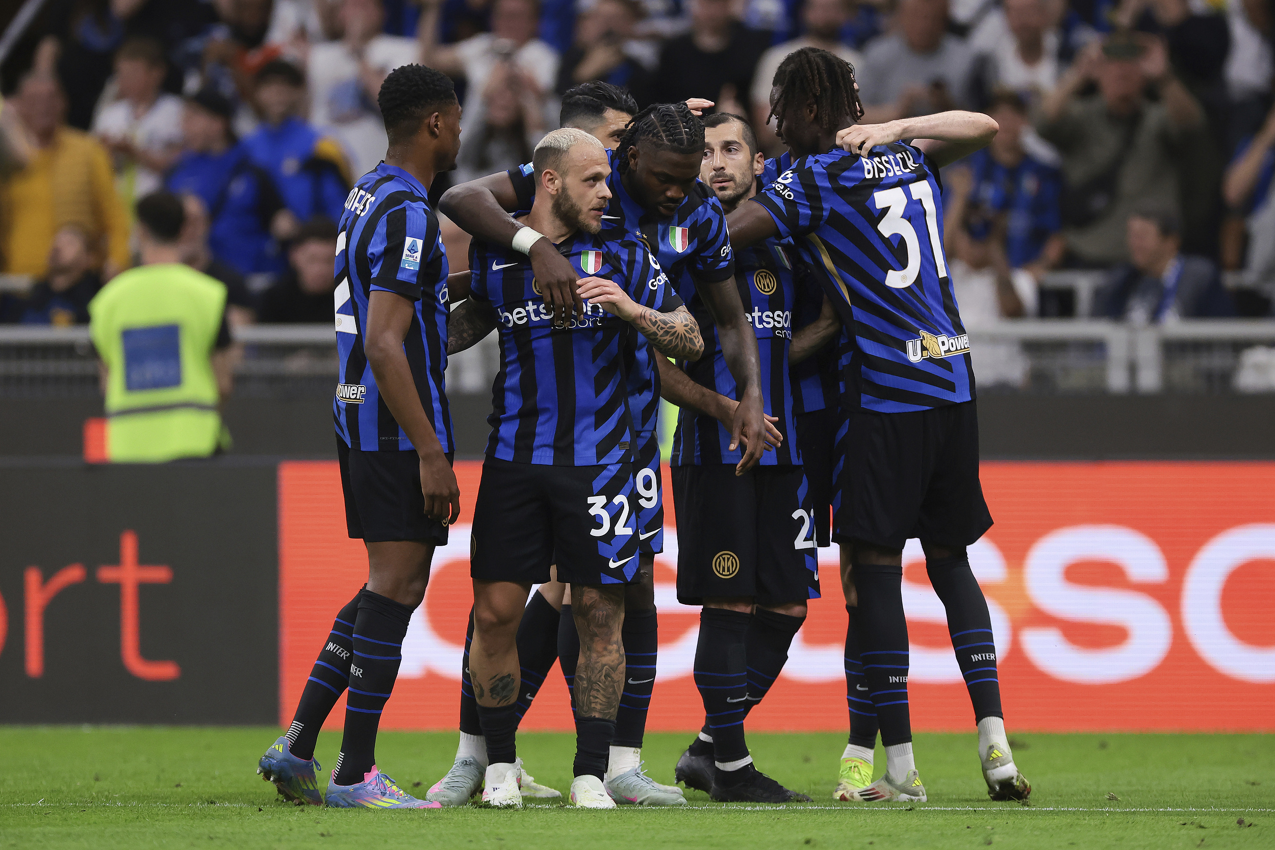 爱游戏-包含皇家马德里迎意甲关键赛，今夜外线爆发，引发热议，纪律约束更严格的词条