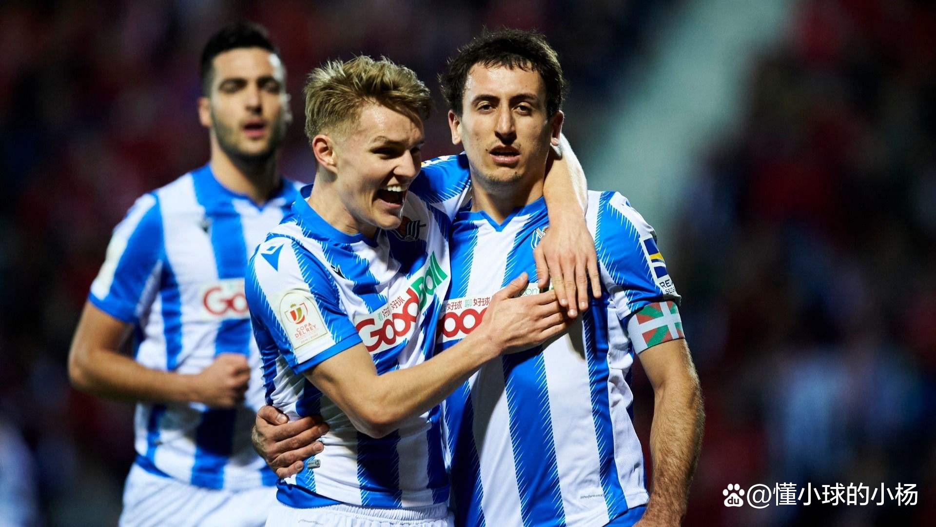 爱游戏-包含赛地聚焦——欧联关键时刻热度飙升；莱比锡战术微调；悬念犹存；更衣室氛围转暖的词条