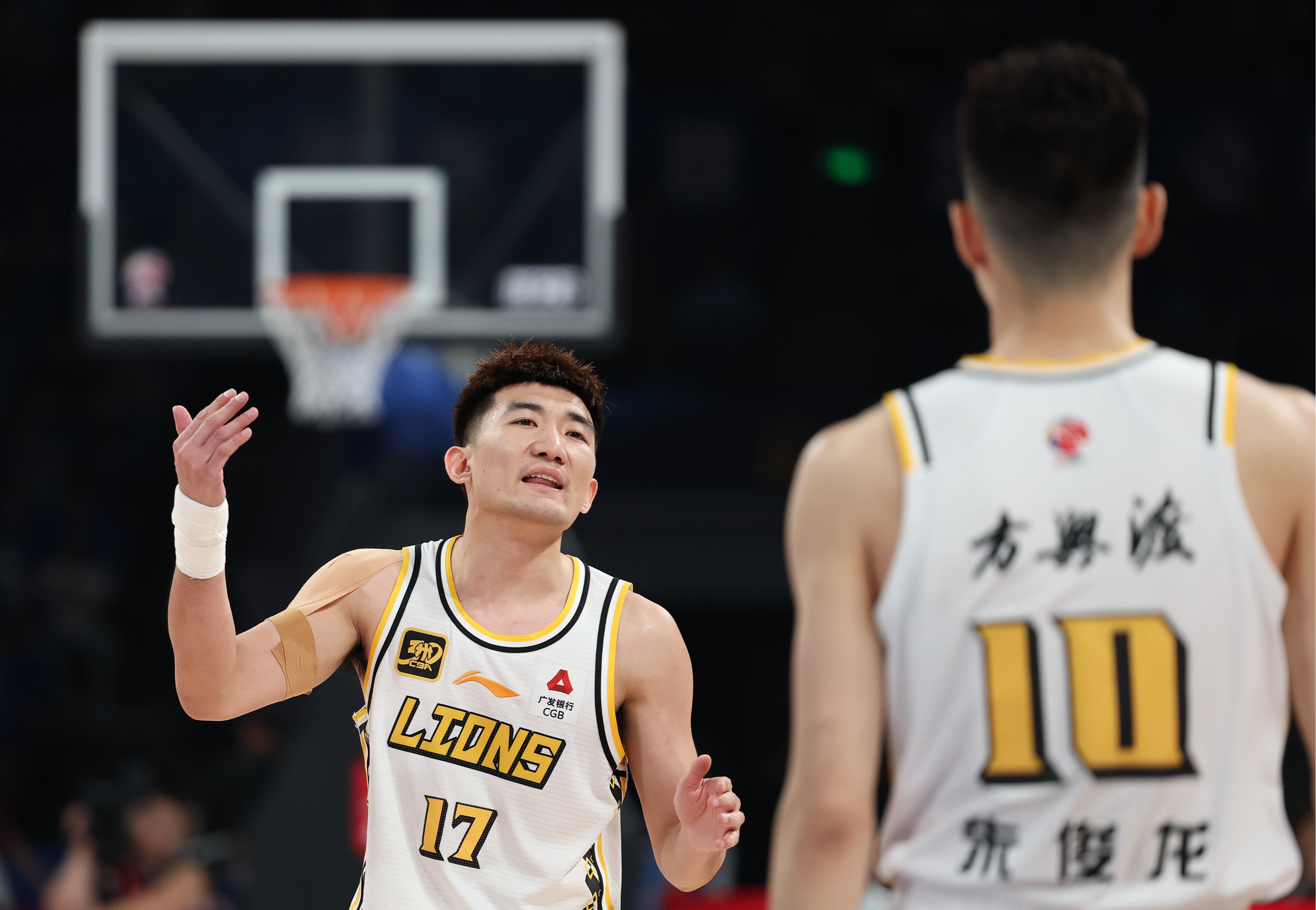 AYX SPORTS-赛后CBA季后赛焦点战，奥兰多魔术内部沟通，媒体盛赞，高层口径保持一致的简单介绍